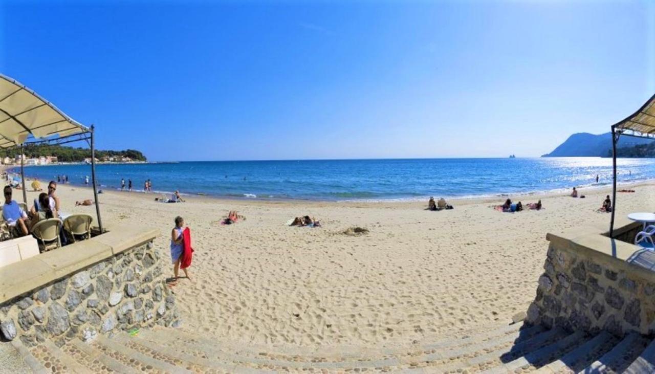 "L'Hippocampe", Climatise, 60 M2 , 2 Chambres, Tres Calme, Plage Des Sablettes Et Commerces A 3 Minutes A Pied, Wifi, Parking Gratuit, Lit King Size Ла-Сейн-сюр-Мер Экстерьер фото