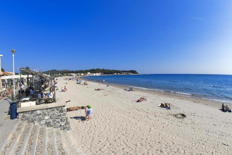 "L'Hippocampe", Climatise, 60 M2 , 2 Chambres, Tres Calme, Plage Des Sablettes Et Commerces A 3 Minutes A Pied, Wifi, Parking Gratuit, Lit King Size Ла-Сейн-сюр-Мер Экстерьер фото